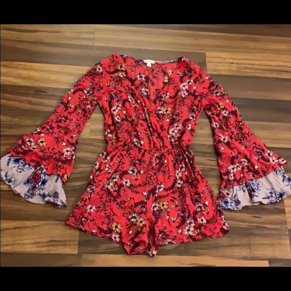 Cute flower pattern romper with purple sleeves